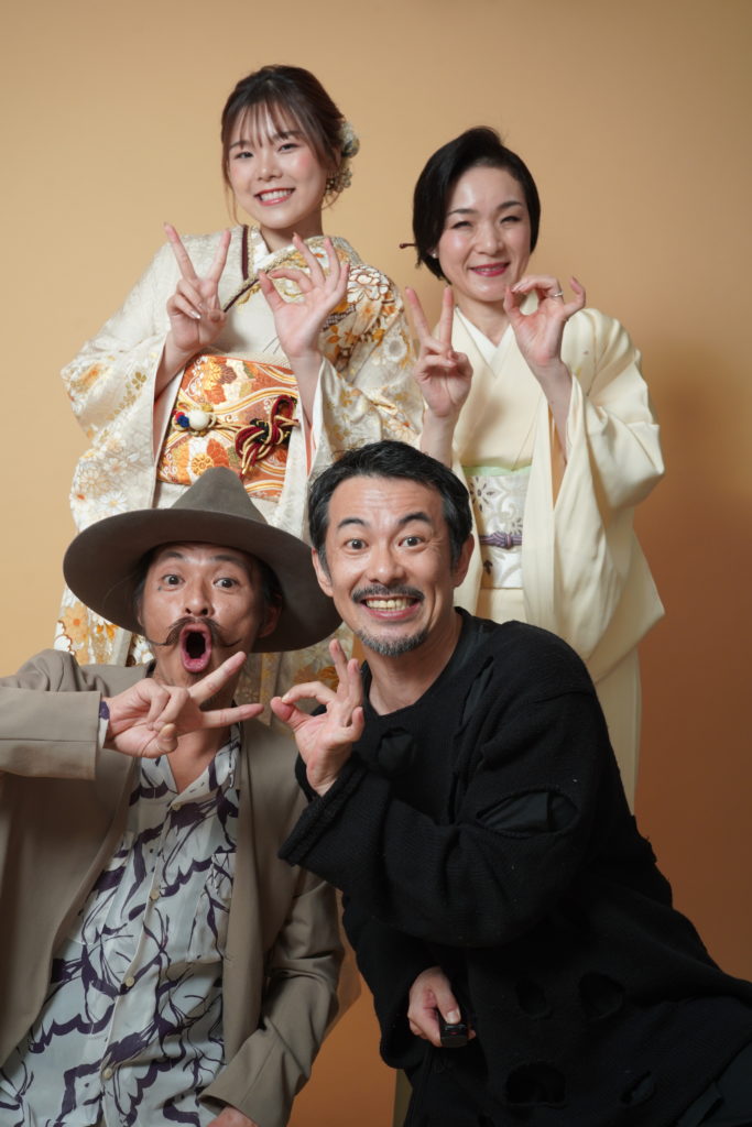 Studio Fictionのふたりと着物着た女性ふたり