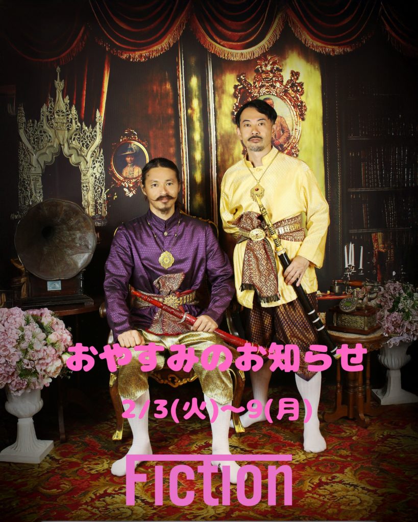 タイの民族衣装を着たStudio Fictionのふたり