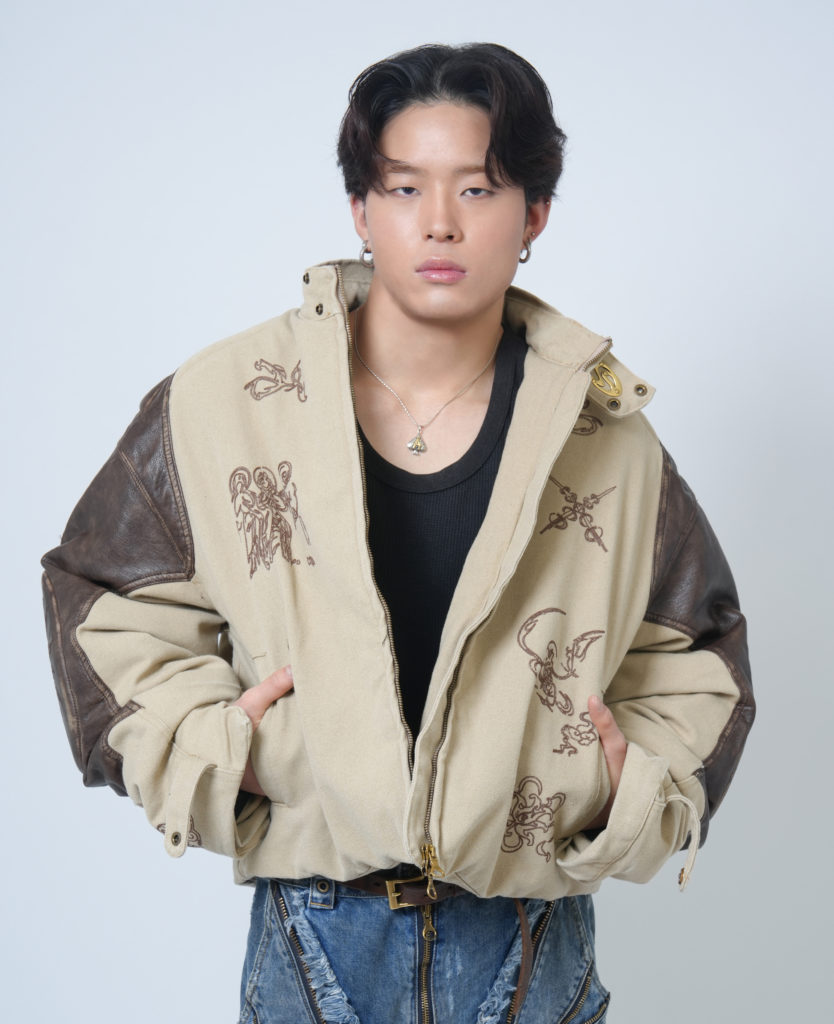 Studio Fictionで撮影した白背景のダンサーの宣材写真写真